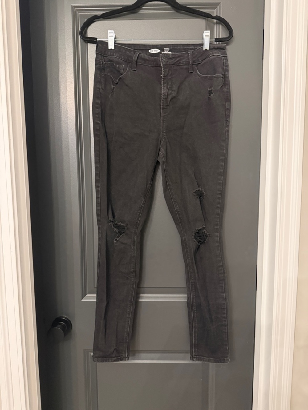 Old Navy Women's Black Distressed Skinny Jeans